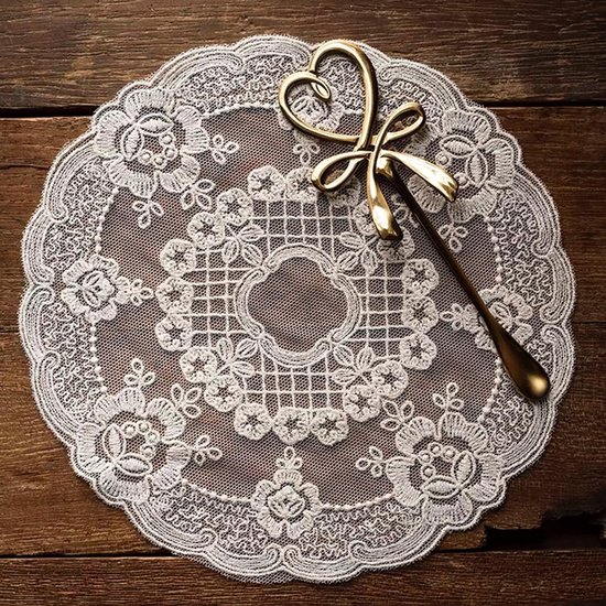 2 stuks Retro Franse kant placemats, prachtige bloemen geborduurde ronde tafelkleden Onderzetters Vaasmat voor huisdecoratie (roomwit, Diameter 27 cm)