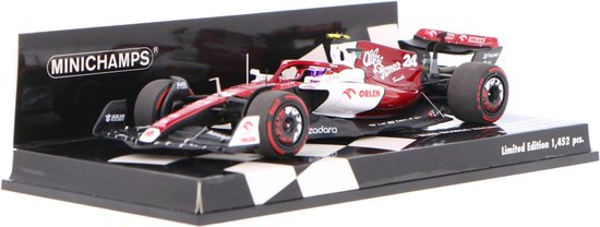 Het 1:43 Diecast-model van de Alfa Romeo C42 #24 van de GP van Bahrein van 2022. De rijder was G. Zhou. De fabrikant van het schaalmodel is Minichamps. Dit model is alleen online verkrijgbaar van Minichamps