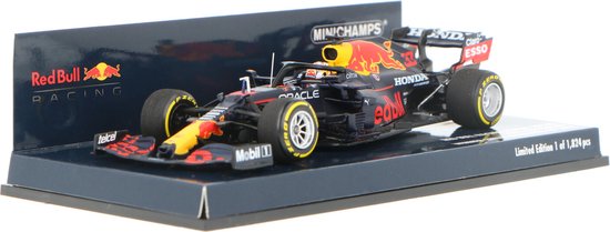 Het 1:43 Diecast-model van de Red Bull Racing Honda R16B #33 van de GP van Romagna van 2021. De coureur was Max Verstappen. De fabrikant van het schaalmodel is Minichamps.Dit model is alleen online beschikbaar. van Minichamps
