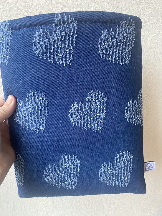 Story Sleeve - Book Sleeve / E-reader Sleeve Love in Blue - 27 x 23 cm - Ook geschikt voor E-reader - Boekenhoes - Boekbeschermer - Boekhoes - Booksleeve - Voor boek van Acfanana